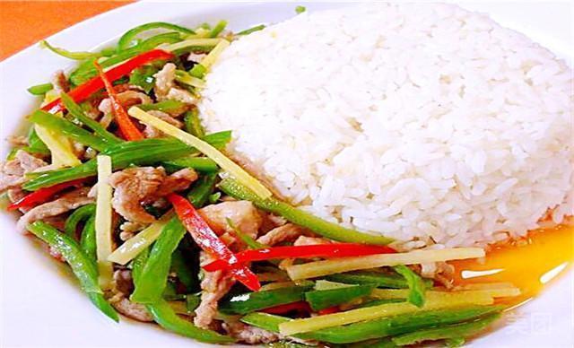 青椒肉丝盖浇饭图片
