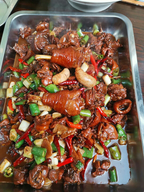 推荐菜:介绍:地址(在哪里):诸葛辣子鸡位于日照市东港区临沂路与滨州