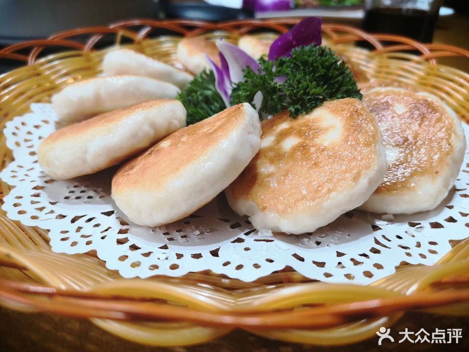 双面煎墨鱼肉饼图片