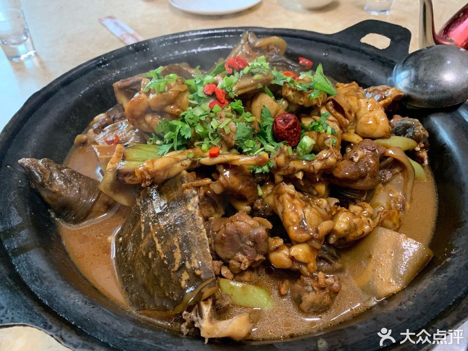 纤味鲜甲鱼火锅图片