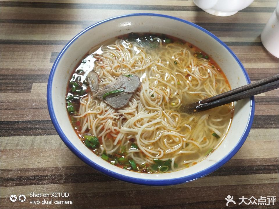 康师傅酸菜牛肉面包括:牛大碗酸菜牛肉面,酸菜牛肉面(机场店),酸菜