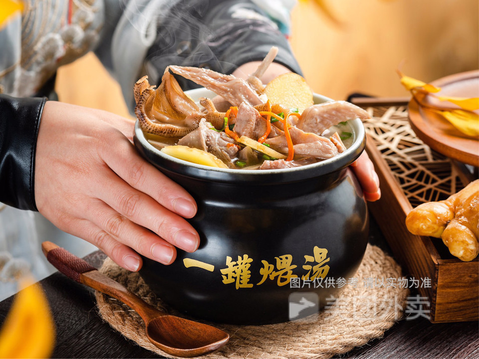 瓦罐煨汤老南昌酱拌粉推荐菜:介绍:地址(在哪里):一罐煨汤位于东方市