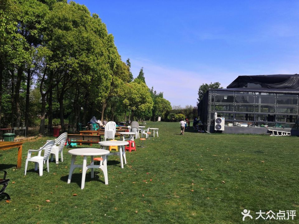 美丽乡村户外烧烤园图片