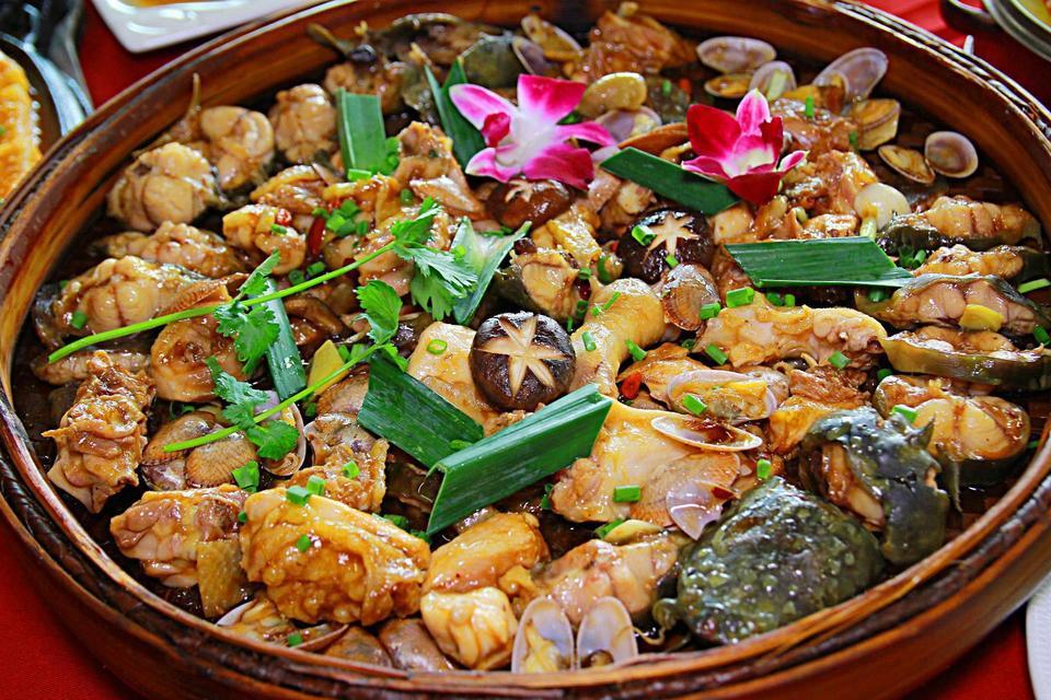 农家簸箕蒸鸡图片