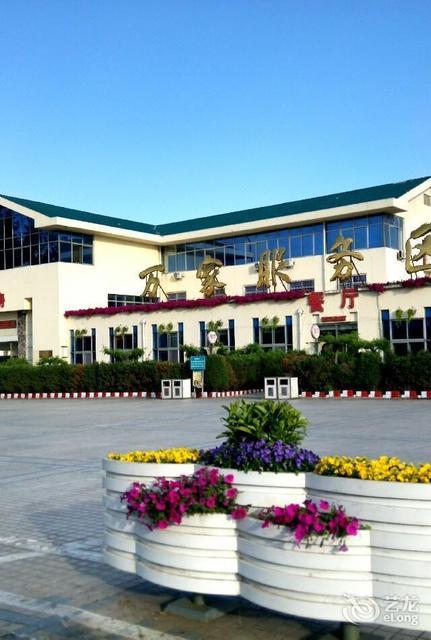 绥中县东戴河京沈高速公路万家服务区(南区)电话:宏兴服务区中国石油