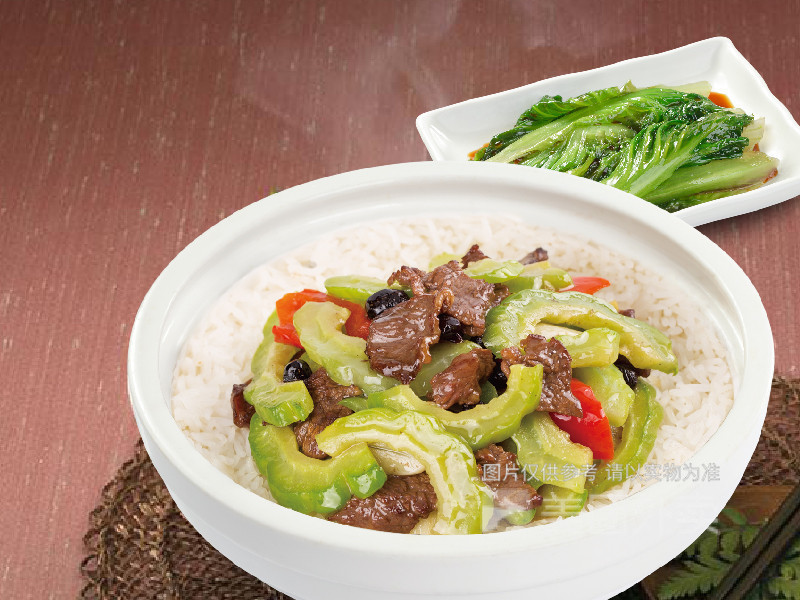 凉瓜炒牛肉饭简餐图片