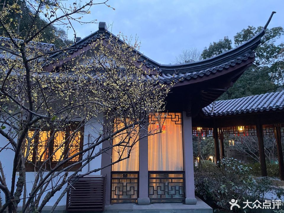 在哪,在哪里,在哪儿):杭州市西湖区杭州龙井村12号电话:景上自如茶室