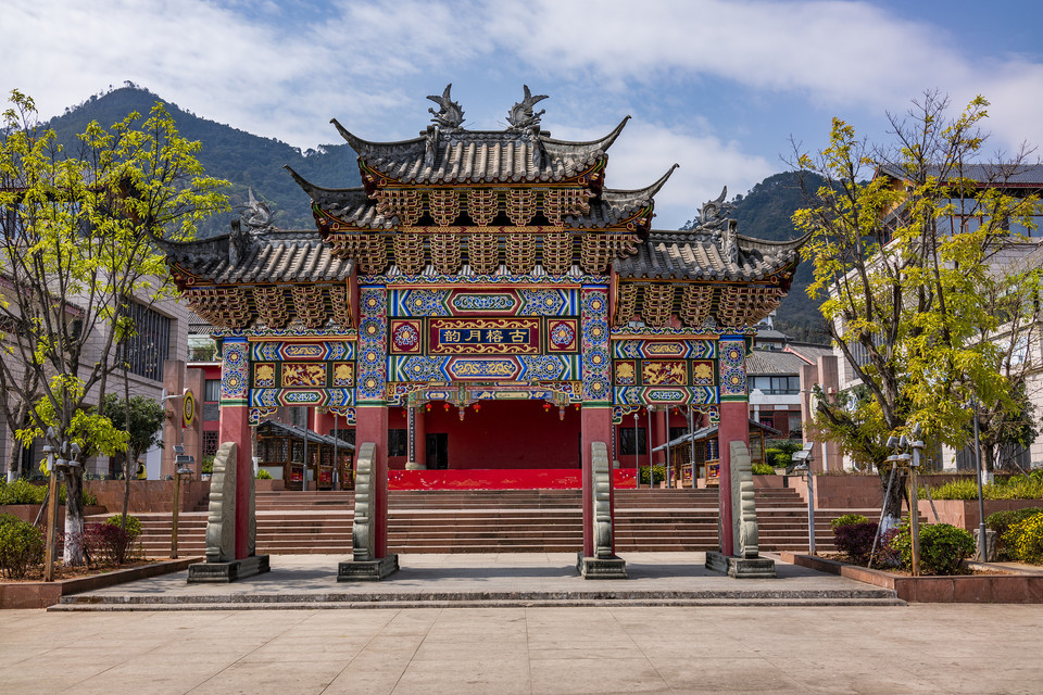 月色风情小镇图片