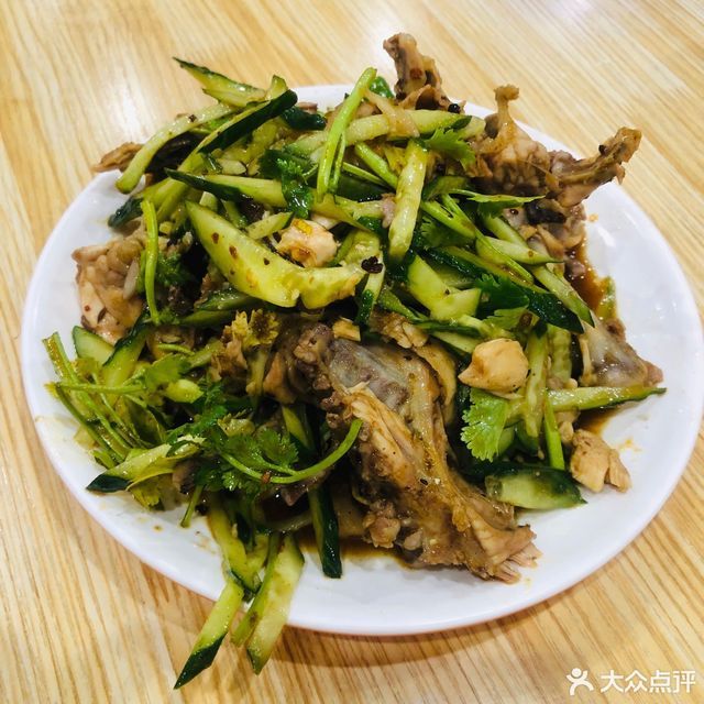 雞湯麵推薦菜:介紹:地址(在哪裡):麥德香抻面館位於瀋陽市渾南區匯泉