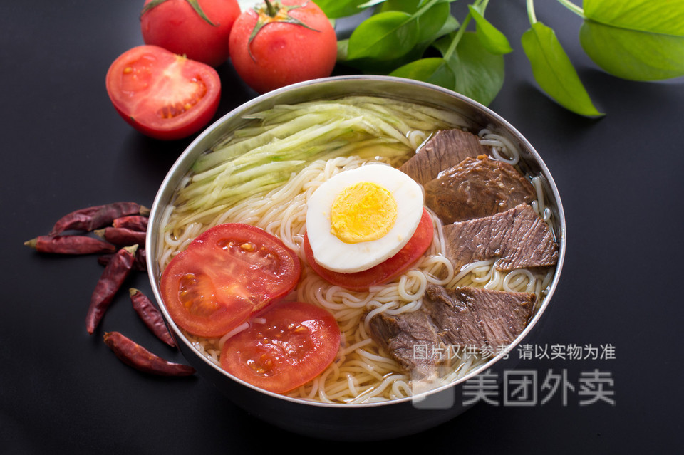 荞麦牛肉冷面图片