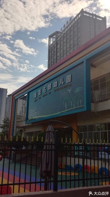 柳州市文昌路南亞名邸中心廣場電話:柳鋼一品江山幼兒園地址(位置