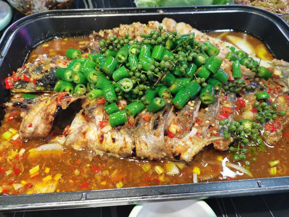 回锅鱼怎么诱鱼 t01d84e53b210bc64fc.jpg