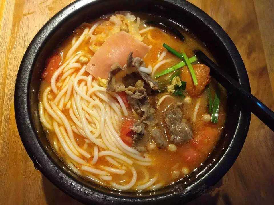 菌类米线锅图片