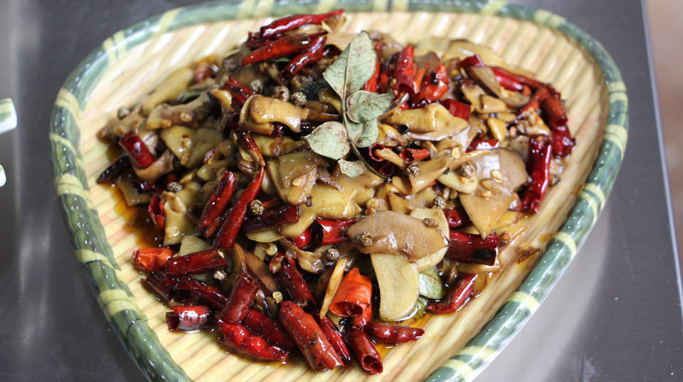 益菇生态园石锅野生菌火锅