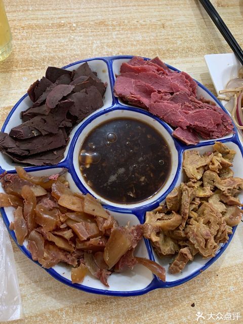 地址(在哪里):鹏佳驴肉火烧(刘庄店)位于沧州市任丘市大石路农村信用