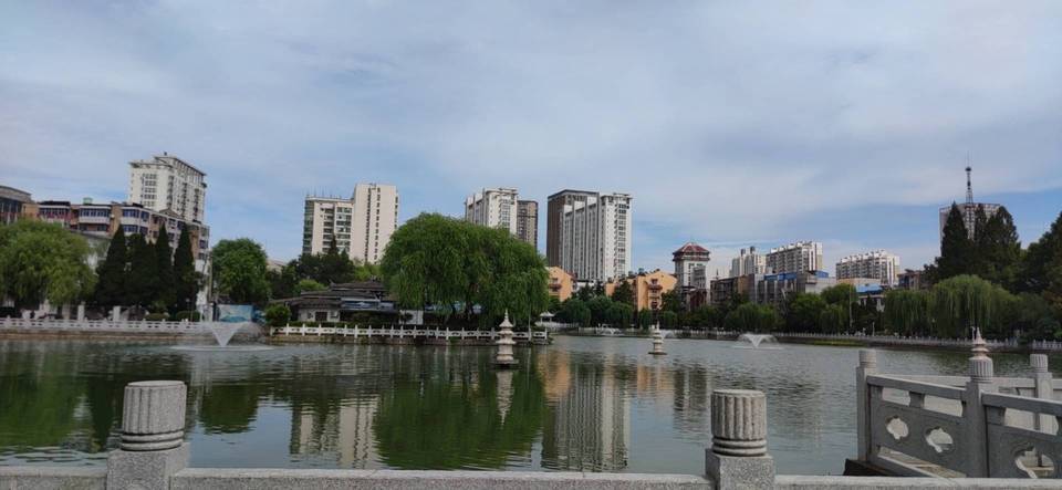 石塔湖公园图片