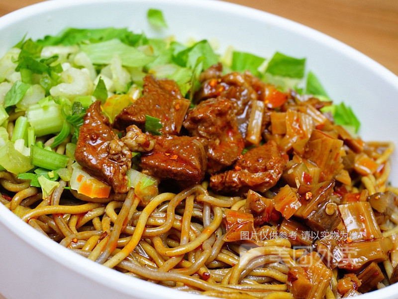 油泼面红烧牛肉面推荐菜:标签:餐饮小吃快餐面馆粉面