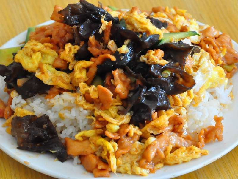 木须肉盖浇饭图片