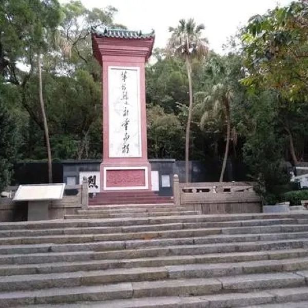 攜程用戶:陽江市北山公園底層為烈士陵園,建有烈士紀念碑,紀念國內