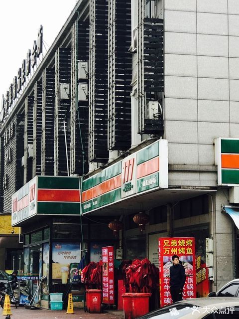 在哪里,在哪儿):金华市婺城区沈和街与和畅路交汇处东北东方红超市