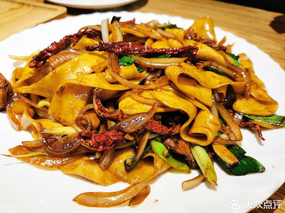 爆炒皮带面图片