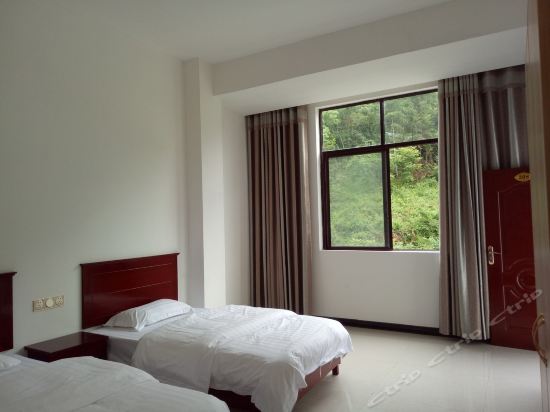 【巴东县野三关镇穿心岩村民宿】地址,电话,路线,周边设施_360地图