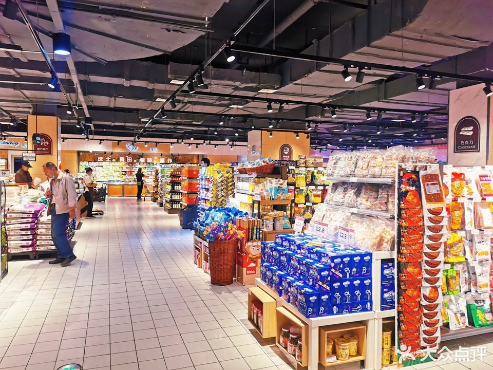 万达广场有超市吗