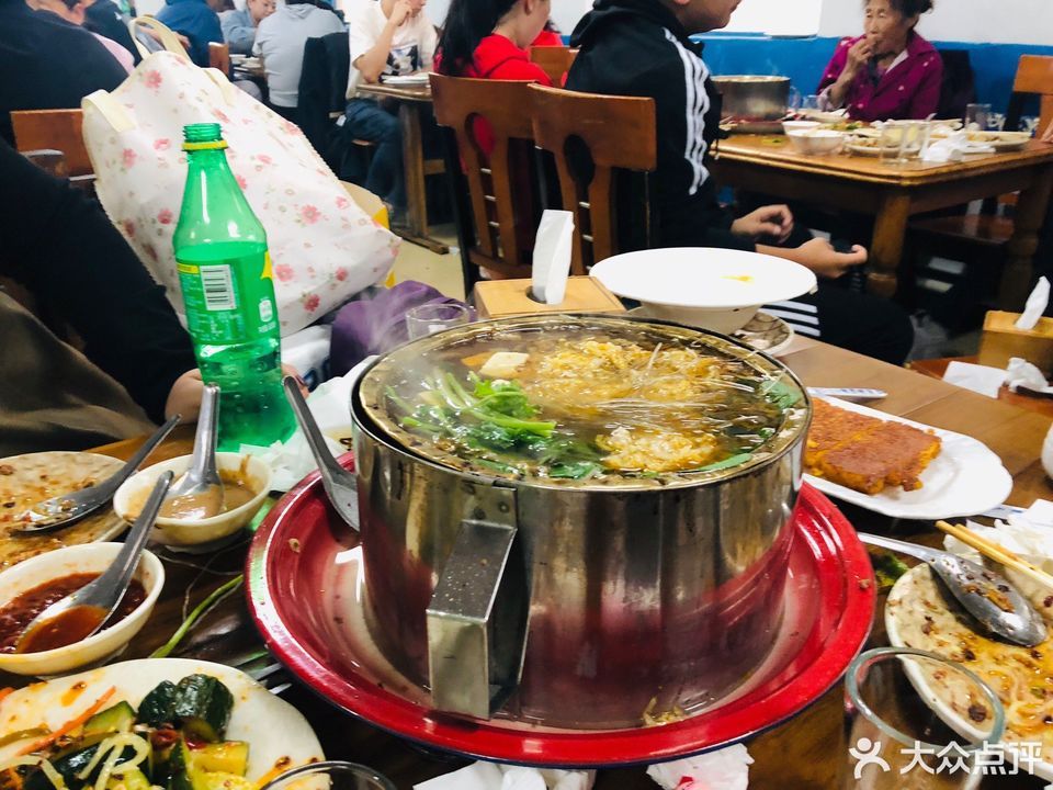 牛肉推荐菜:介绍:地址(在哪里):冯家屯金子烤肉店(二分店)位于吉林市