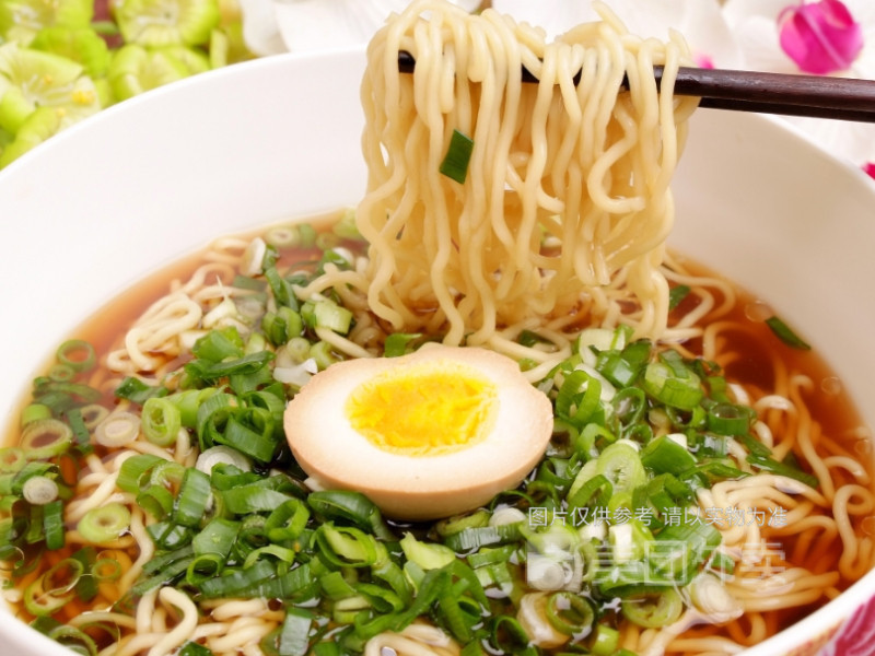 葱花拉面图片