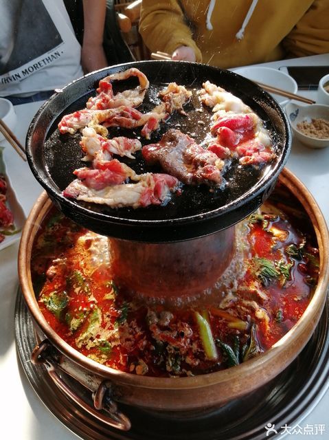 伊兰鲜铜锅涮烤牛肉