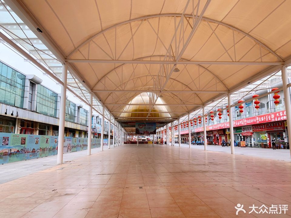 南城富民美食街图片
