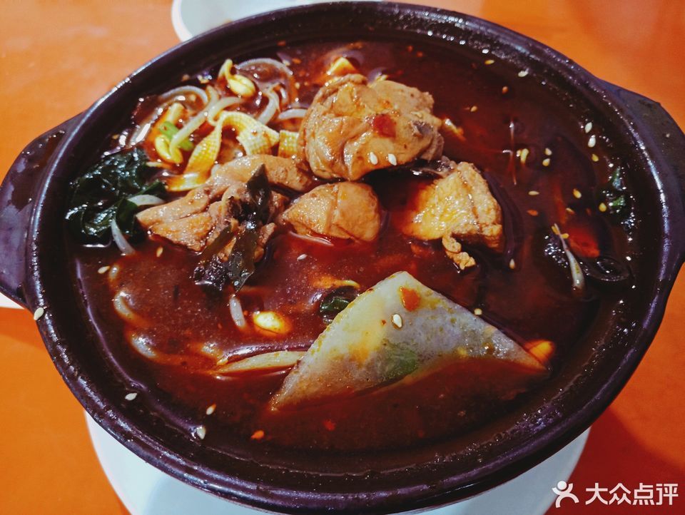 排骨砂锅鸡块砂锅推荐菜:介绍:地址(在哪里):小王火锅店位于宝鸡市