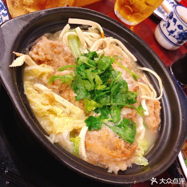 酥肉莲夹砂锅图片