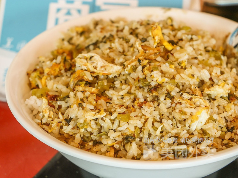 腌菜蛋炒饭图片