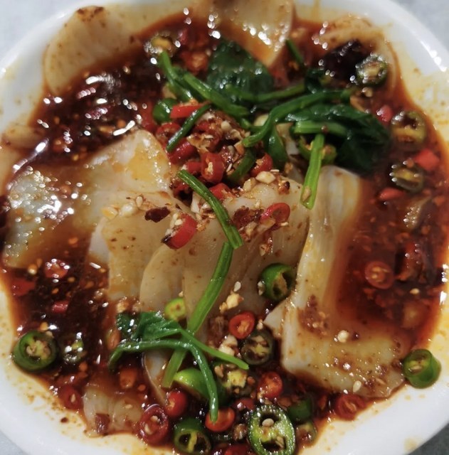 大厨小馆江湖菜位于咸阳市彬州市城关街道北街村(美食城2号楼5号商铺)