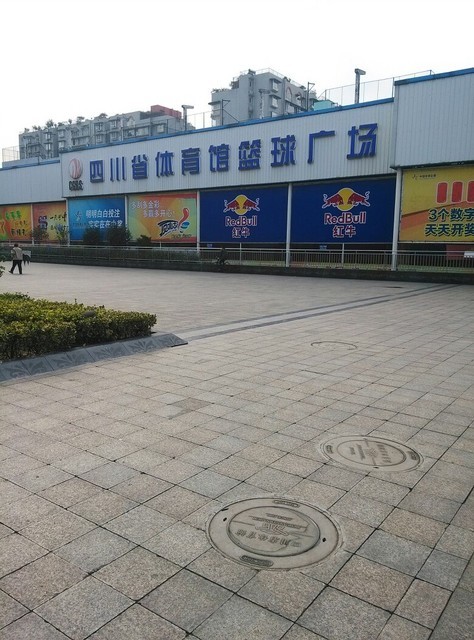 地址(在哪里):四川省体育馆篮球广场位于四川省成都市武侯区玉林街道