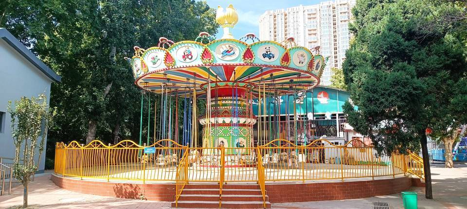 翻斗乐儿童城位于郑州市二七区嵩山北路15号(郑州市碧沙岗公园)介绍