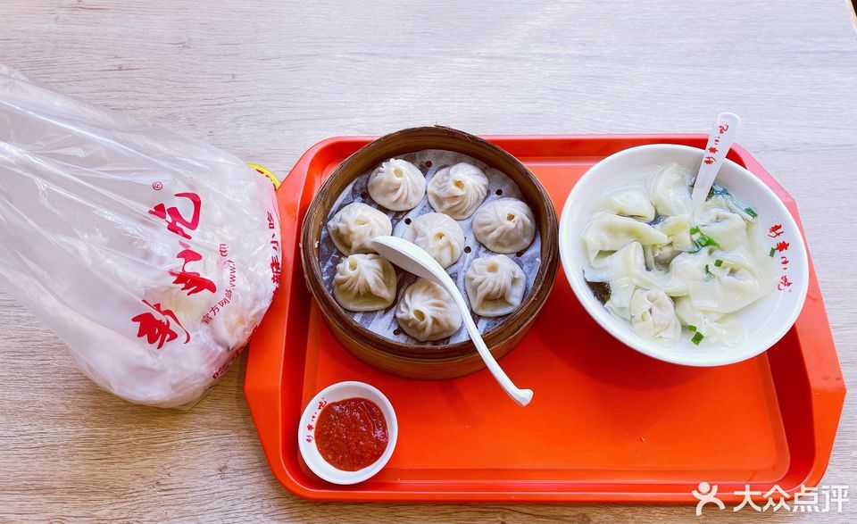 虾肉馄饨推荐菜:介绍:地址(在哪里):新丰小吃(秋涛北路分店)位于杭州