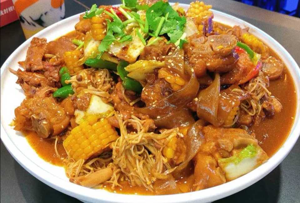 推荐菜:介绍:地址(在哪里):三太子滚筒蹄花鸡位于大连市庄河市昌盛