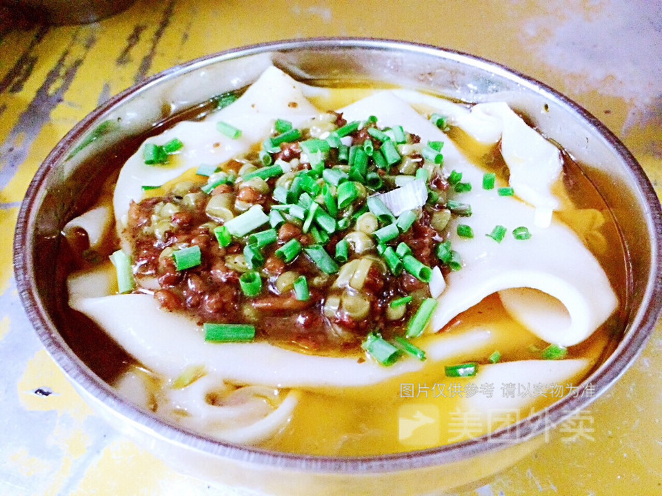 烂肉豇豆鸡汤铺盖面图片