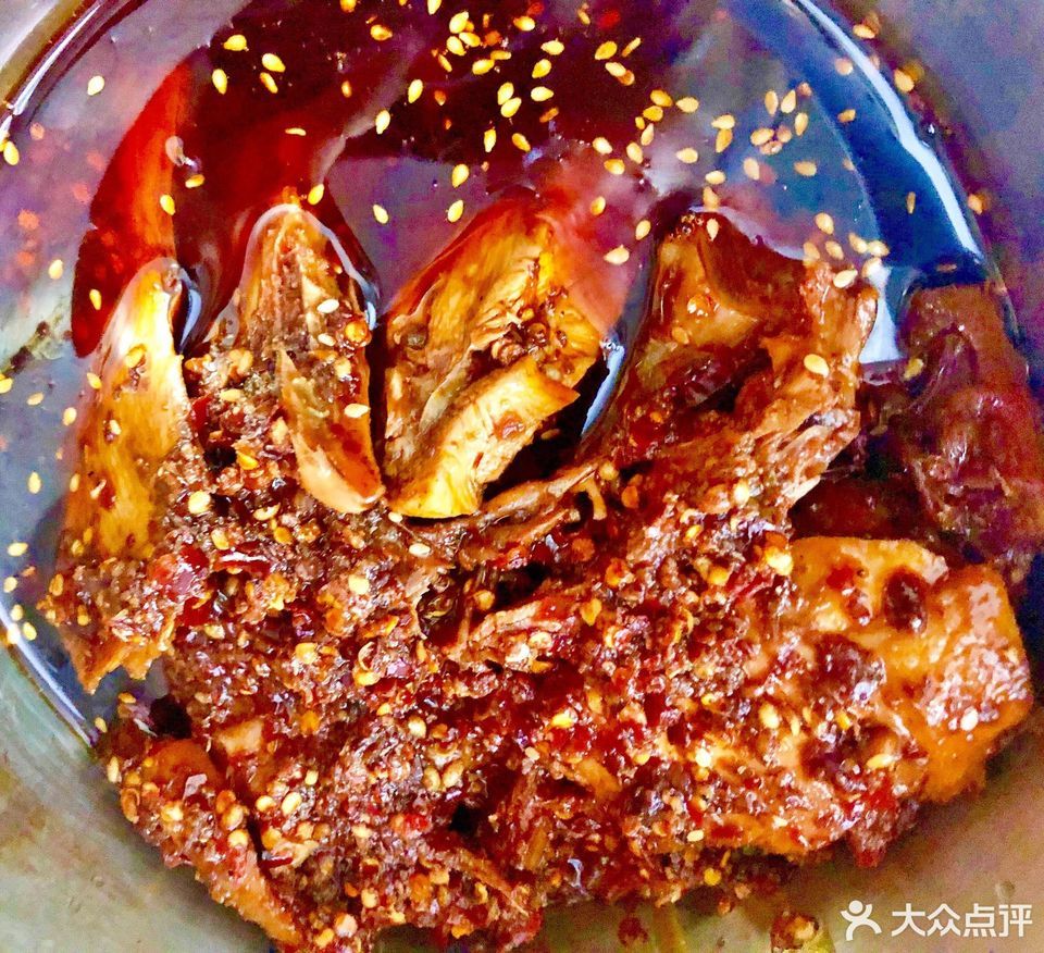 介绍:地址(在哪里):胡老太婆麻辣鸡(第四分店)位于重庆市丰都县三合