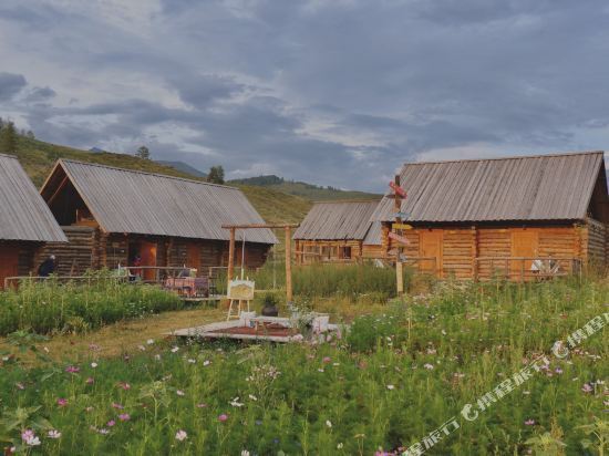 阿勒泰地区布尔津县禾木村东哈拉4号电话:布尔津禾木三等分民宿地址