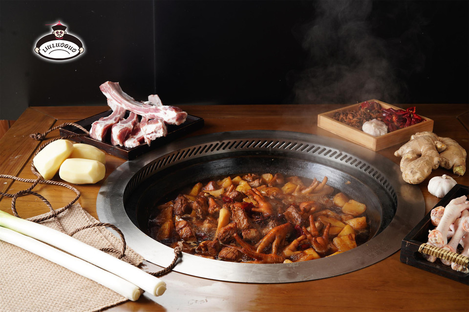 东北烧烤铁锅炖