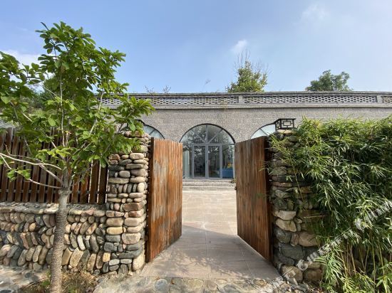 在哪儿):石家庄市平山县岗南镇李家庄村电话:西柏坡百姓人家餐厅民宿