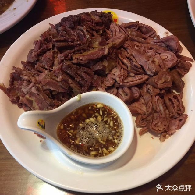 火烧驴肉推荐菜:介绍:地址(在哪里):北蔡驴肉火烧(明珠店)位于廊坊市