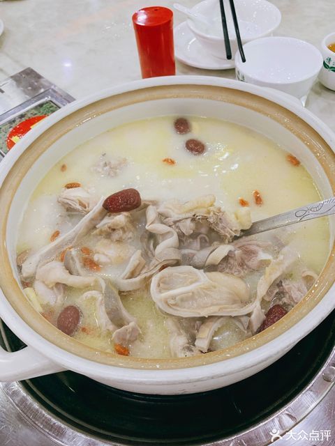 金汤花胶猪肚鸡