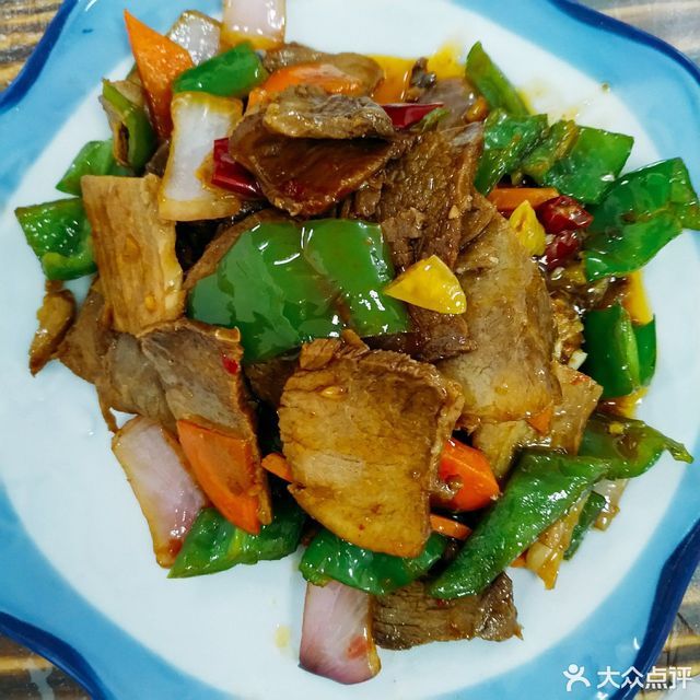 回锅牛肉摄影图片