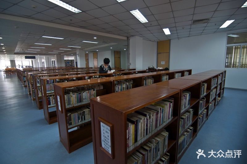 南京工業大學江浦校區圖書館圖片