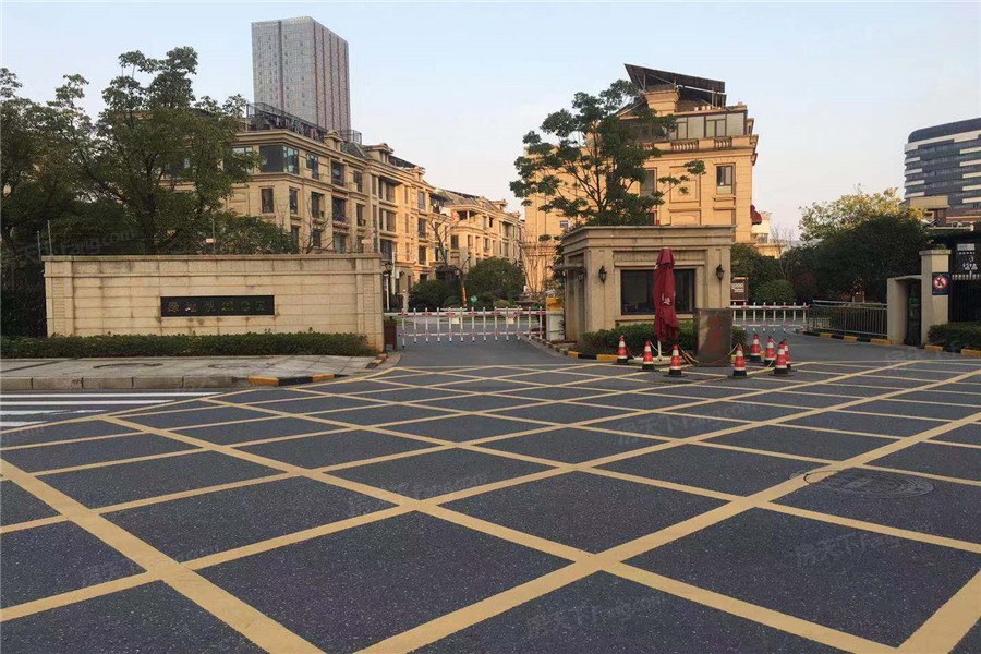 南昌市南昌县东新乡富力金禧悦城悦城馨苑包括:富力金禧悦城,绿地悦城