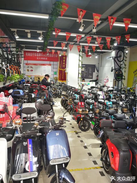 在哪,在哪里,在哪儿):北京市海淀区交大东路56号电话:速珂电动车 soco